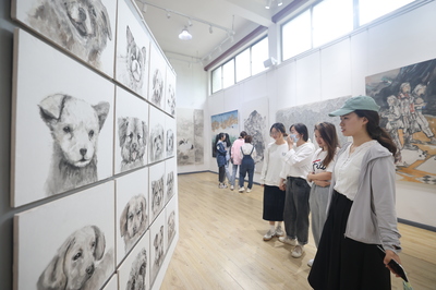 “夢(mèng)想紙飛機(jī)”啟航 南通大學(xué)藝術(shù)學(xué)院2021“炫青春”畢業(yè)展演開(kāi)幕